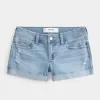 Niedrig geschnittene, zerrissene Shortie-Shorts aus hell gewaschenem Denim
