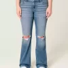 Niedrig sitzende Bootcut-Jeans mit Rissen in mittlerer Waschung