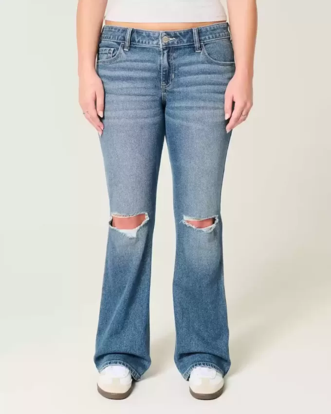 Niedrig sitzende Bootcut-Jeans mit Rissen in mittlerer Waschung