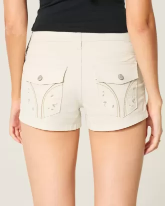 Niedrig sitzende Popeline-Shorts mit Blumenmuster und Gesäßtasche