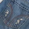 Niedrig sitzender Mini-Skort aus besticktem Denim Niedrig sitzender Mini-Skort aus besticktem Denim