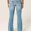 Niedrige Bootcut-Jeans mit mittlerer Waschung und Blumenstickerei