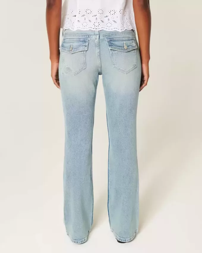Niedrige Bootcut-Jeans mit mittlerer Waschung und Schmetterlingsstickerei