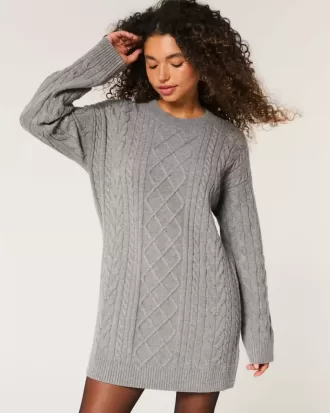 Oversize-Pulloverkleid mit Rundhalsausschnitt und Zopfmuster