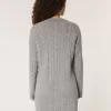 Oversize-Pulloverkleid mit Rundhalsausschnitt und Zopfmuster