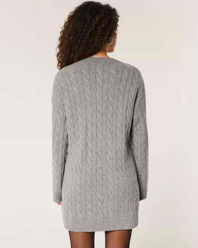 Oversize-Pulloverkleid mit Rundhalsausschnitt und Zopfmuster