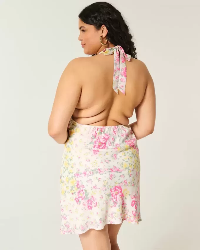 Rückenfreies Neckholderkleid aus Crêpe Rückenfreies Neckholderkleid aus Crêpe