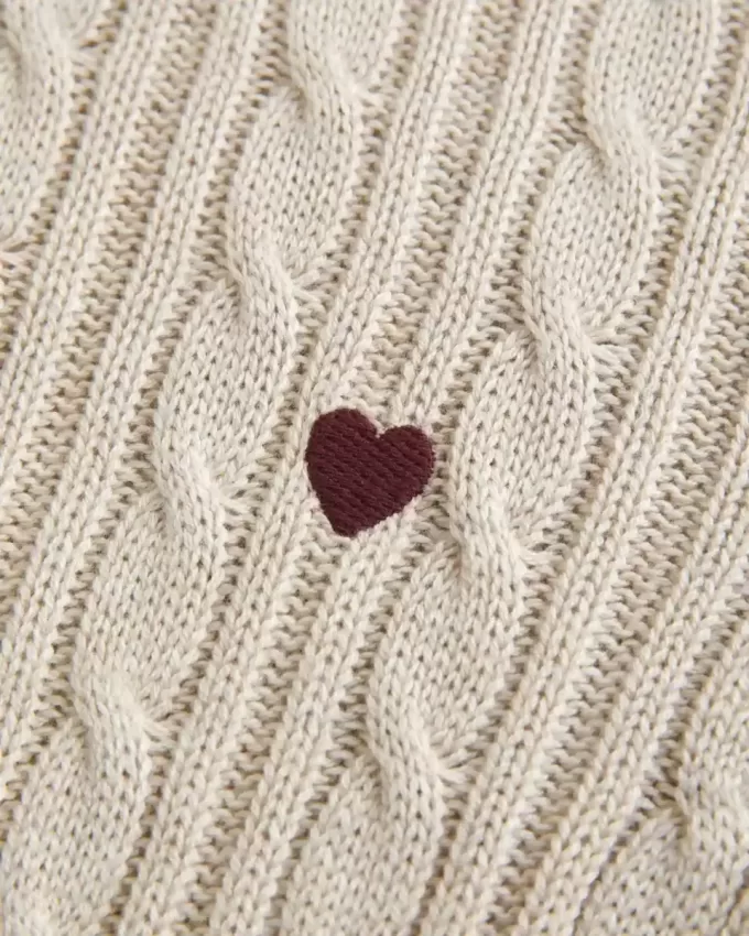Rundhalspullover mit Zopfmuster und Herzmuster