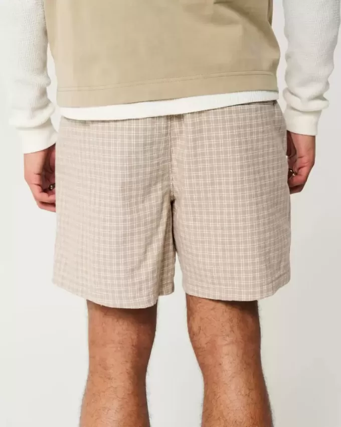 Schlupfshorts aus Leinenmischung bis zur Mitte des Oberschenkels Schlupfshorts aus Leinenmischung bis zur Mitte des Oberschenkels