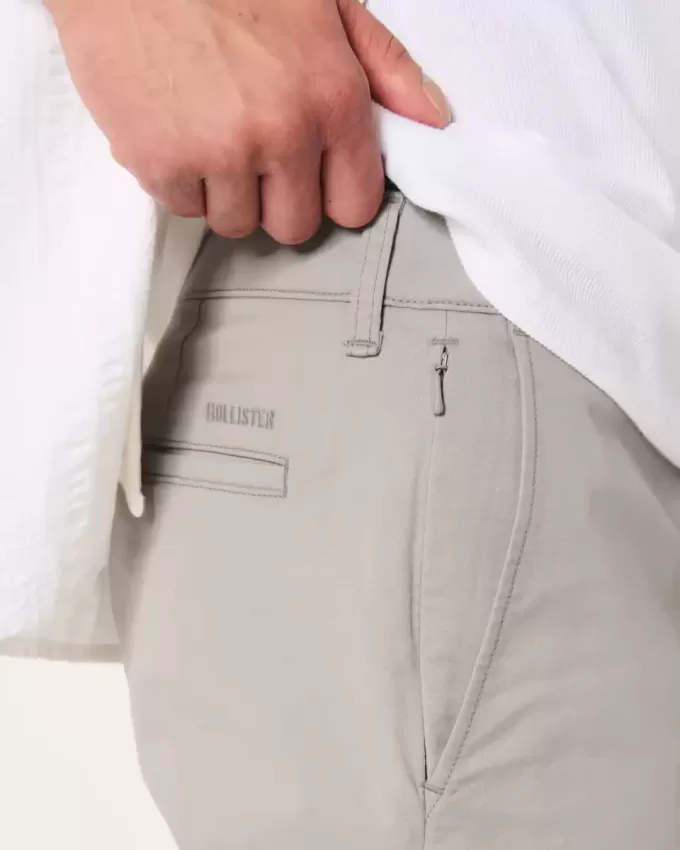 Schmale, gerade Chinohose