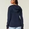 Schmaler Kapuzenpullover mit Reißverschluss Schmaler Kapuzenpullover mit Reißverschluss
