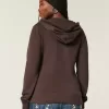 Schmaler Kapuzenpullover mit Reißverschluss und Grafik von 1997
