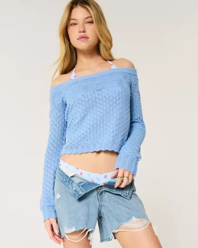 Schulterfreier Pullover im Häkelstil Schulterfreier Pullover im Häkelstil