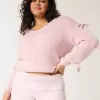 Schulterfreier Pullover mit Schleifenapplikation Schulterfreier Pullover mit Schleifenapplikation