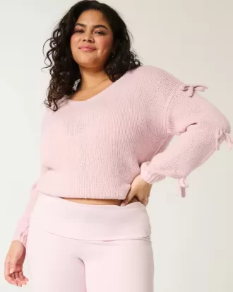 Schulterfreier Pullover mit Schleifenapplikation