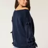 Schulterfreier Pullover mit Schleifenapplikation Schulterfreier Pullover mit Schleifenapplikation