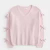 Schulterfreier Pullover mit Schleifenapplikation Schulterfreier Pullover mit Schleifenapplikation