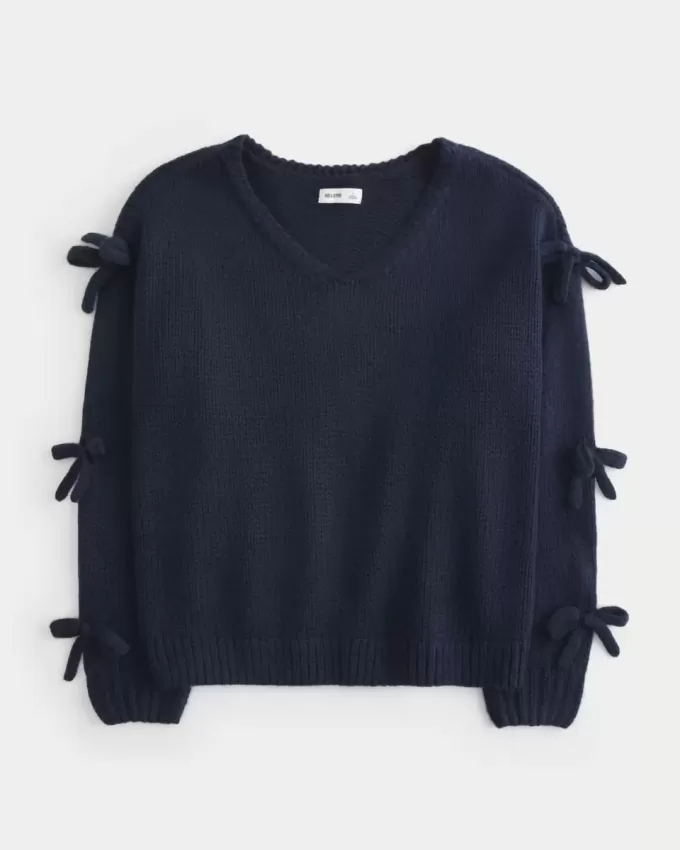 Schulterfreier Pullover mit Schleifenapplikation Schulterfreier Pullover mit Schleifenapplikation