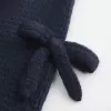 Schulterfreier Pullover mit Schleifenapplikation Schulterfreier Pullover mit Schleifenapplikation