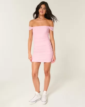 Schulterfreies, figurbetontes Netzkleid