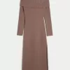 Schulterfreies Midi-Pulloverkleid Schulterfreies Midi-Pulloverkleid