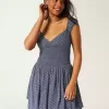 Schulterfreies Minikleid mit asymmetrischem Saum