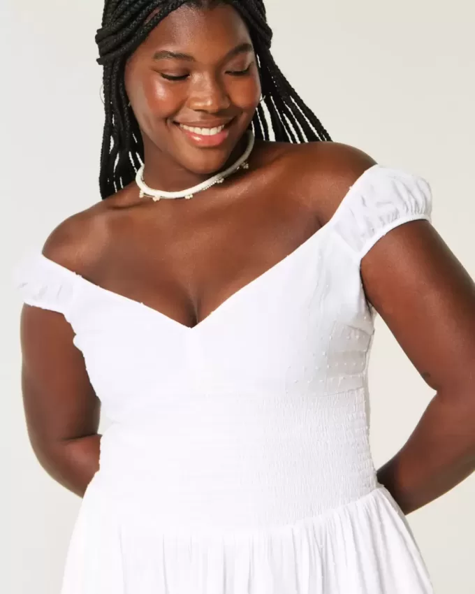 Schulterfreies Minikleid mit asymmetrischem Saum