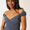 Schulterfreies Minikleid mit asymmetrischem Saum