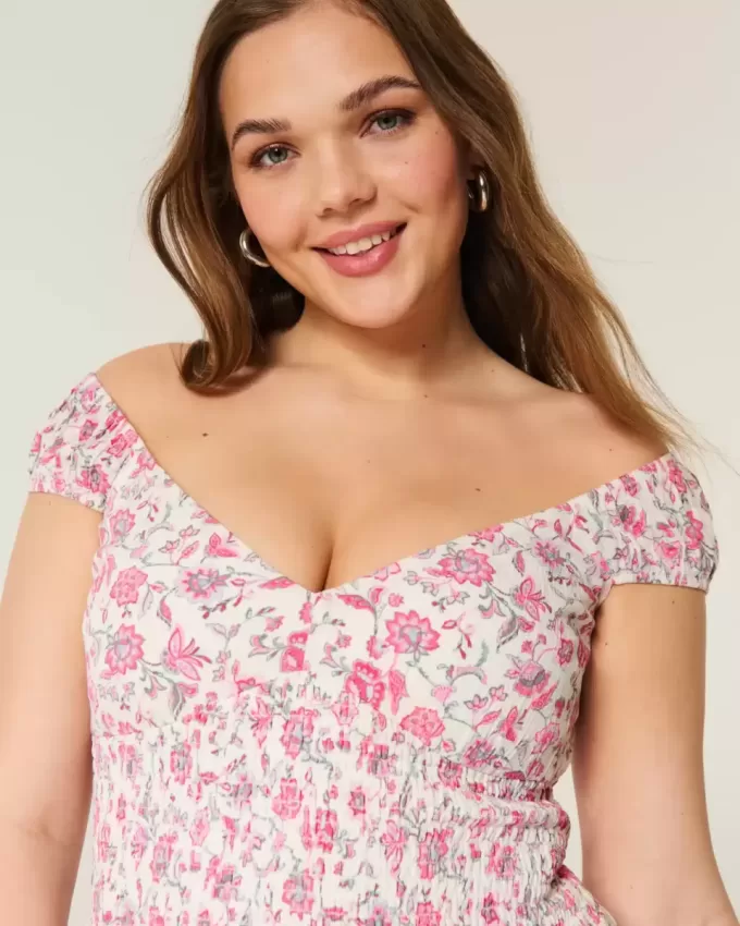Schulterfreies Minikleid mit asymmetrischem Saum