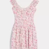 Schulterfreies Minikleid mit asymmetrischem Saum