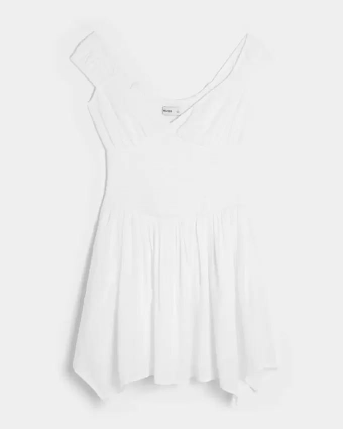 Schulterfreies Minikleid mit asymmetrischem Saum