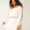 Schulterfreies/offenes gewebtes Kleid Schulterfreies/offenes gewebtes Kleid