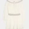 Schulterfreies/offenes gewebtes Kleid Schulterfreies/offenes gewebtes Kleid
