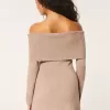 Schulterfreies Skater-Pulloverkleid Schulterfreies Skater-Pulloverkleid