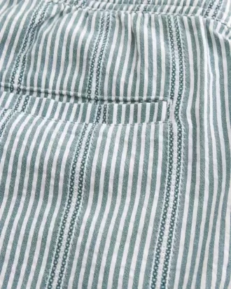 Seersucker-Shorts über dem Knie