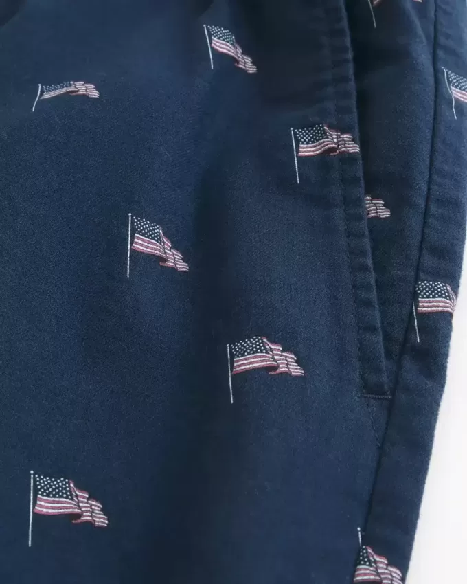 Shorts zum Überziehen mit amerikanischem Flaggenmuster bis zur Mitte des Oberschenkels