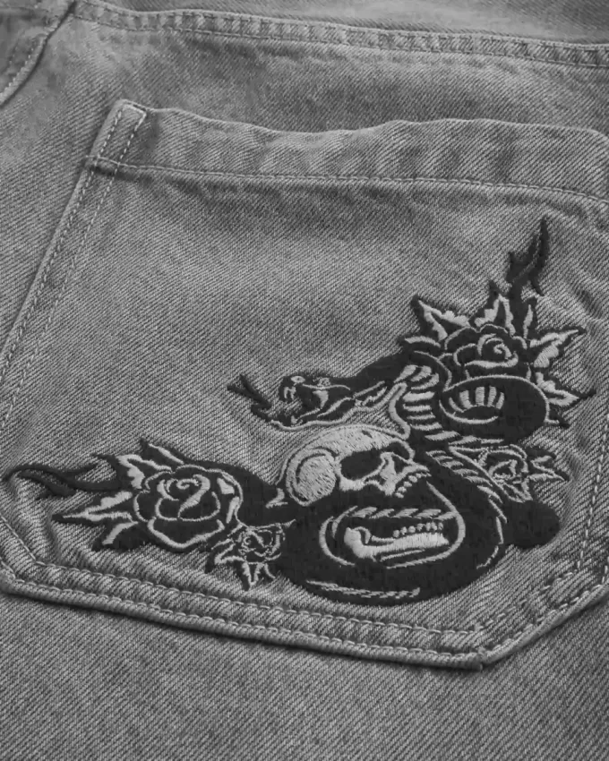 Skater-Baggy-Jeans mit Grafik Skater-Baggy-Jeans mit Grafik