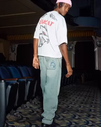 Skater-Baggy-Jeans mit Würfelstickerei in heller Waschung