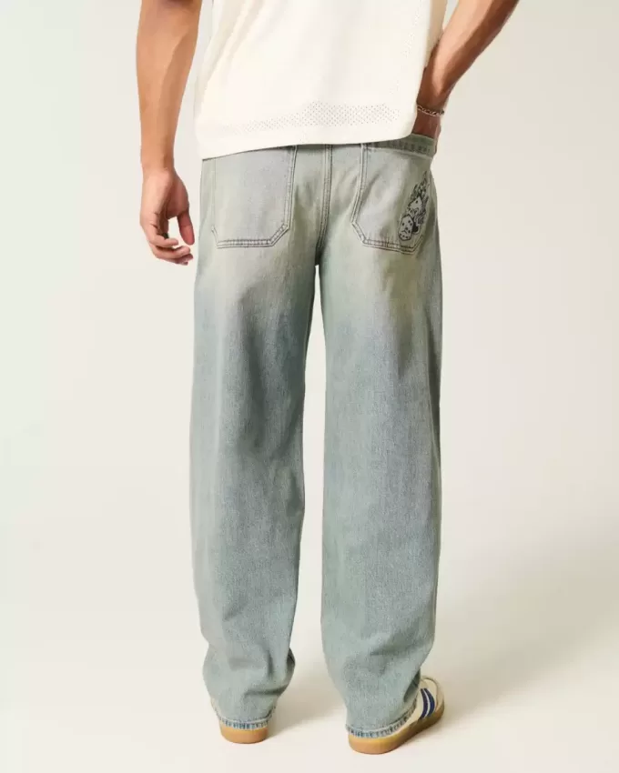Skater-Baggy-Jeans mit Würfelstickerei in heller Waschung Skater-Baggy-Jeans mit Würfelstickerei in heller Waschung