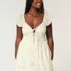 Skort-Kleid mit Flatterärmeln und Doppelschnürung Skort-Kleid mit Flatterärmeln und Doppelschnürung