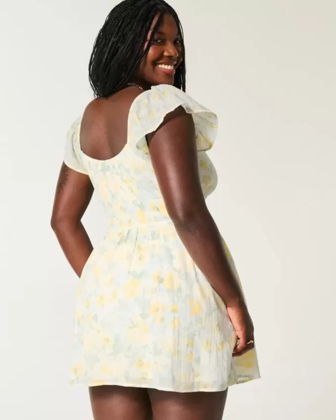 Skort-Kleid mit Flatterärmeln und Doppelschnürung Skort-Kleid mit Flatterärmeln und Doppelschnürung