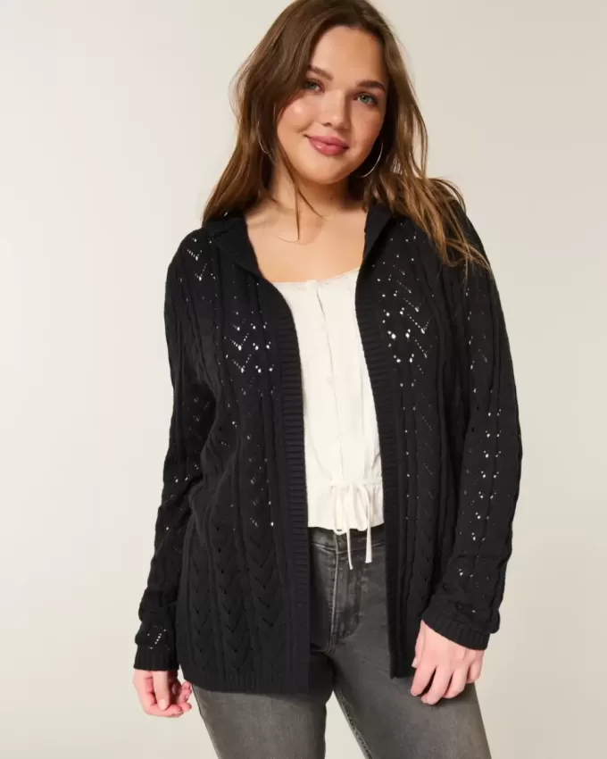 Stitchy Cardigan mit Kapuze und No-Close-Muster Stitchy Cardigan mit Kapuze und No-Close-Muster