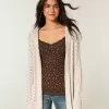 Stitchy Cardigan mit Kapuze und No-Close-Muster Stitchy Cardigan mit Kapuze und No-Close-Muster