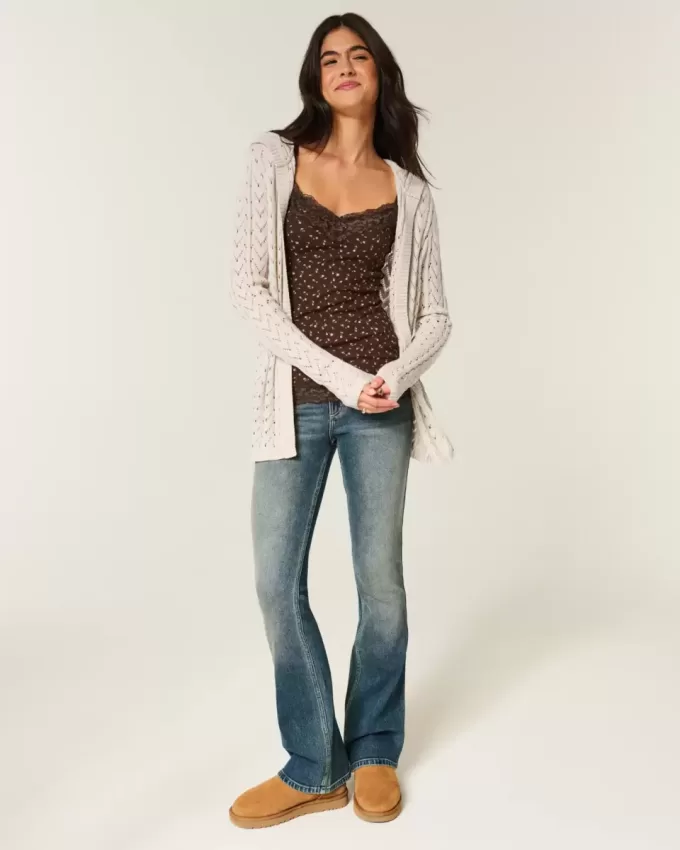 Stitchy Cardigan mit Kapuze und No-Close-Muster Stitchy Cardigan mit Kapuze und No-Close-Muster