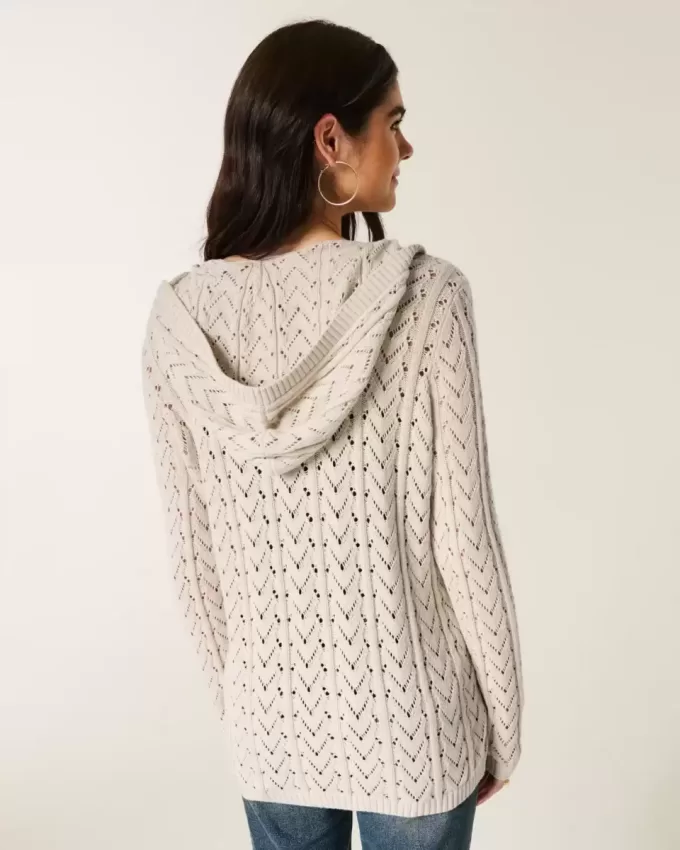 Stitchy Cardigan mit Kapuze und No-Close-Muster Stitchy Cardigan mit Kapuze und No-Close-Muster