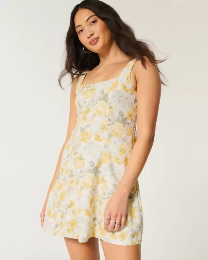 Strukturiertes Minikleid aus Leinenmischung Strukturiertes Minikleid aus Leinenmischung