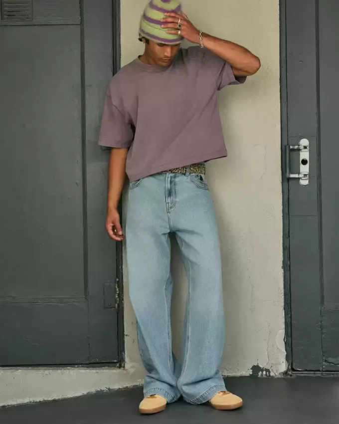 Super Baggy-Jeans mit Astronauten-Grafik in heller Waschung