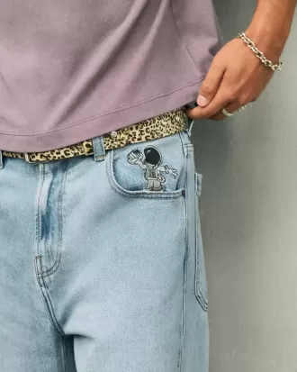 Super Baggy-Jeans mit Astronauten-Grafik in heller Waschung