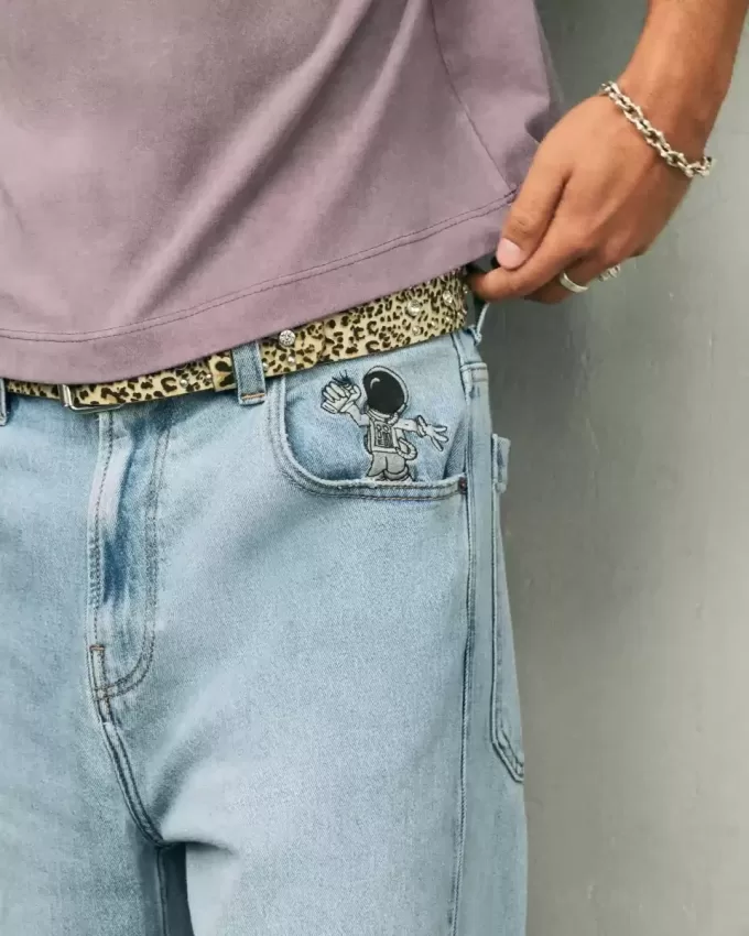 Super Baggy-Jeans mit Astronauten-Grafik in heller Waschung
