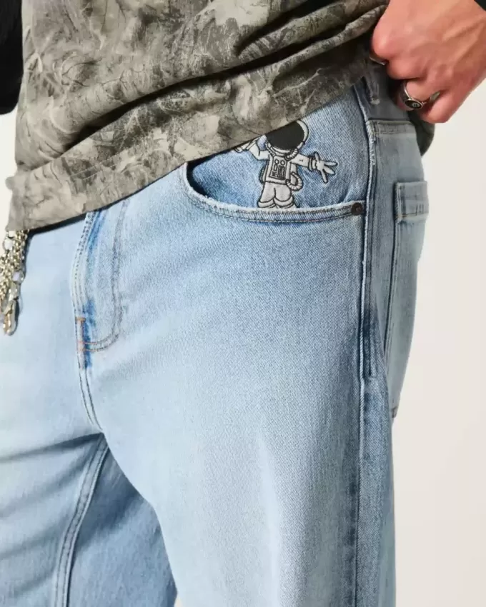 Super Baggy-Jeans mit Astronauten-Grafik in heller Waschung
